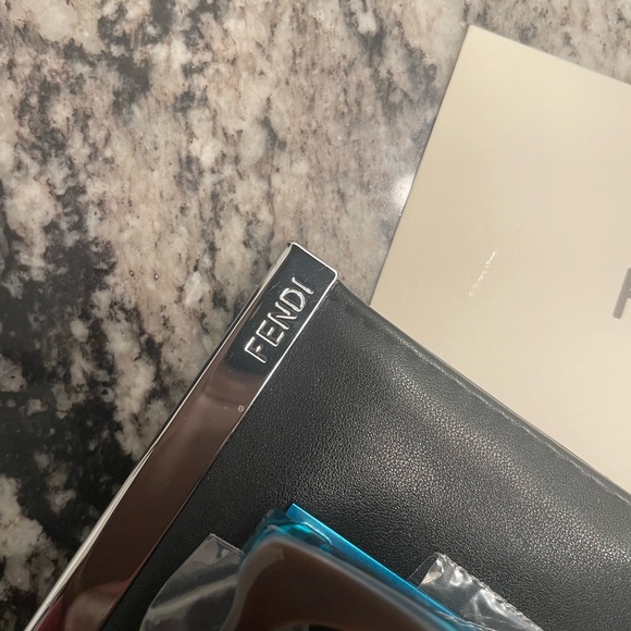 Fendi Roma Designer Sunglasses – New with Case & Authenticity Card - Picture 2 of 4